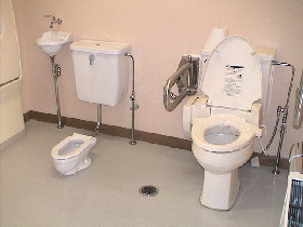 身障者兼子供用トイレ